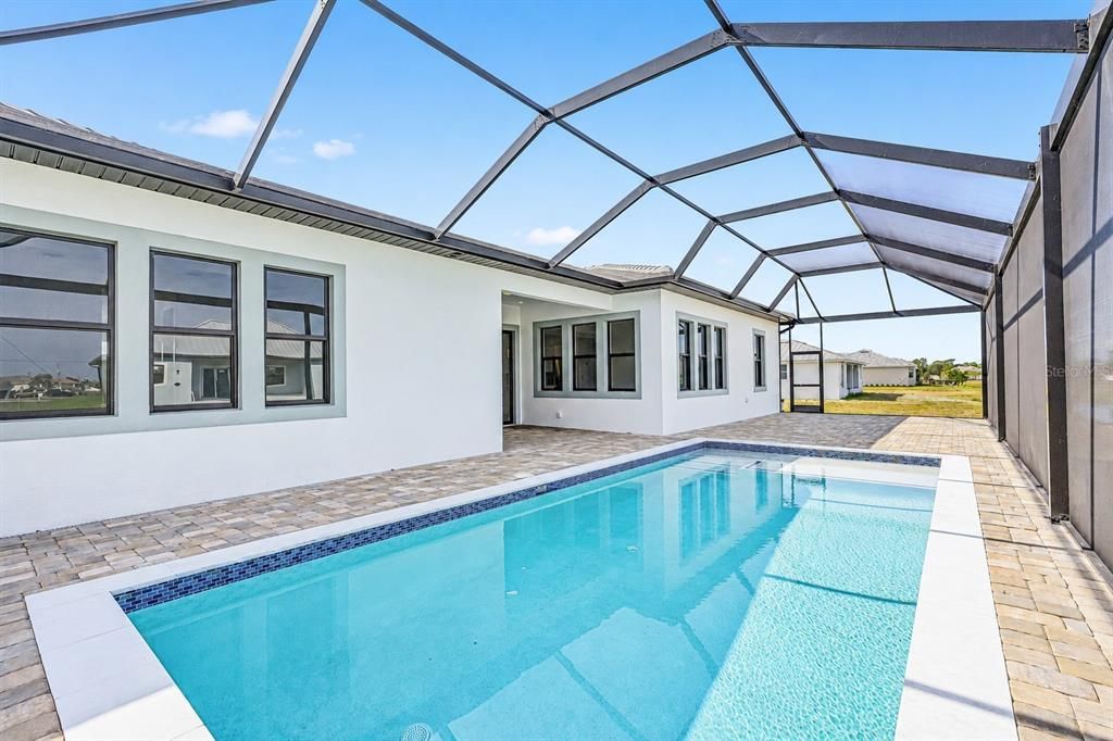 En Venta: $649,999 (4 camas, 2 baños, 2205 Pies cuadrados)