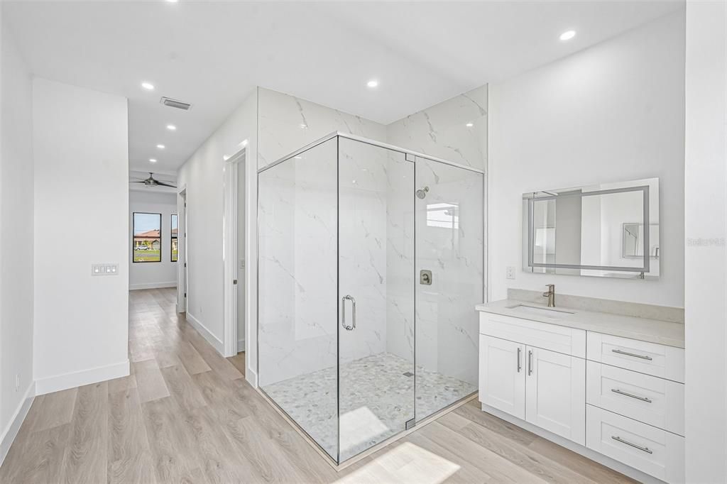 En Venta: $649,999 (4 camas, 2 baños, 2205 Pies cuadrados)
