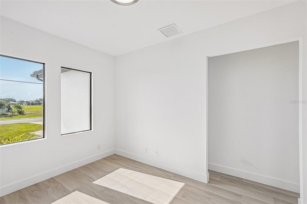 En Venta: $649,999 (4 camas, 2 baños, 2205 Pies cuadrados)