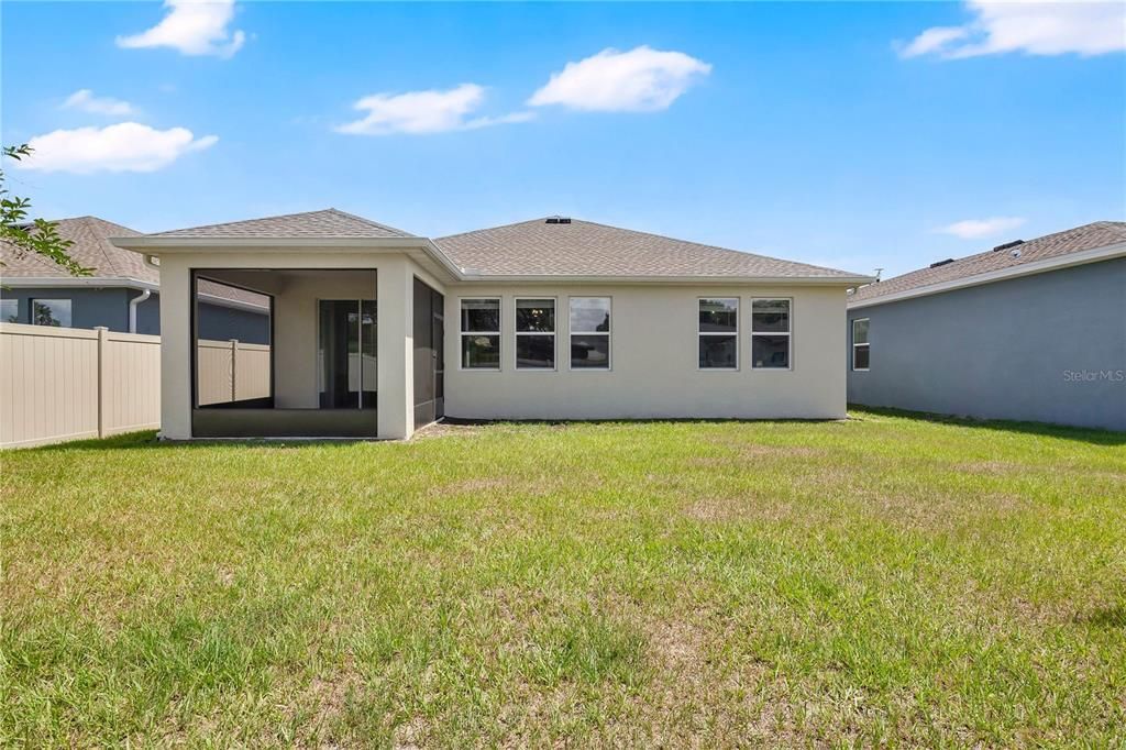 Activo con contrato: $370,000 (4 camas, 2 baños, 1843 Pies cuadrados)