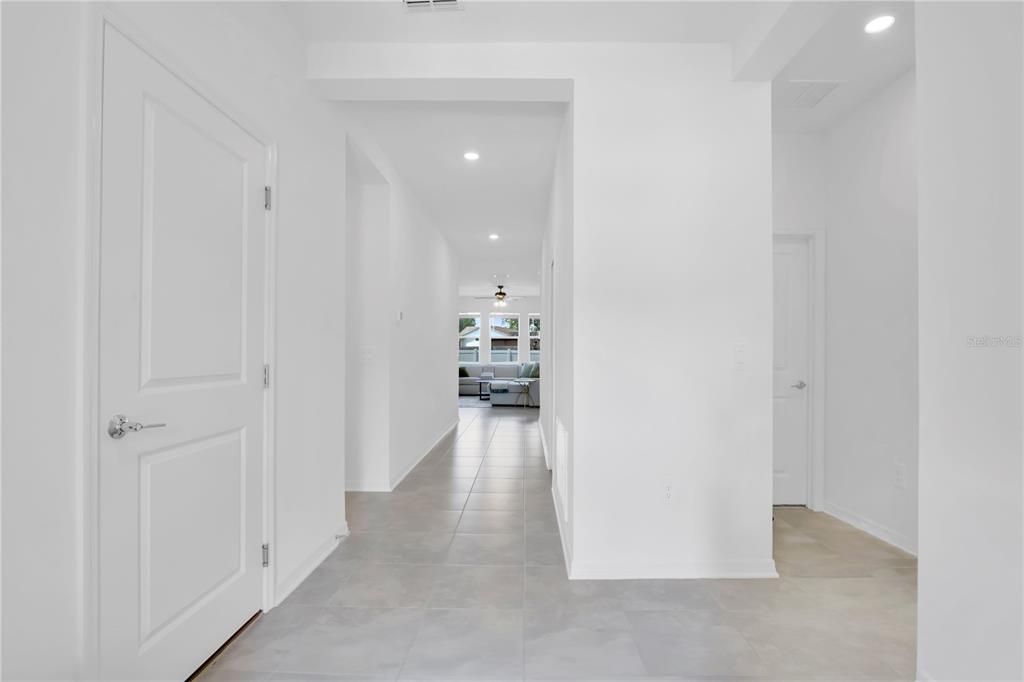Activo con contrato: $370,000 (4 camas, 2 baños, 1843 Pies cuadrados)