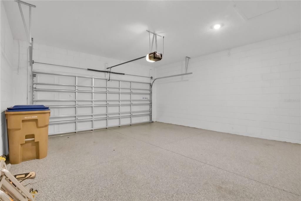 Activo con contrato: $370,000 (4 camas, 2 baños, 1843 Pies cuadrados)