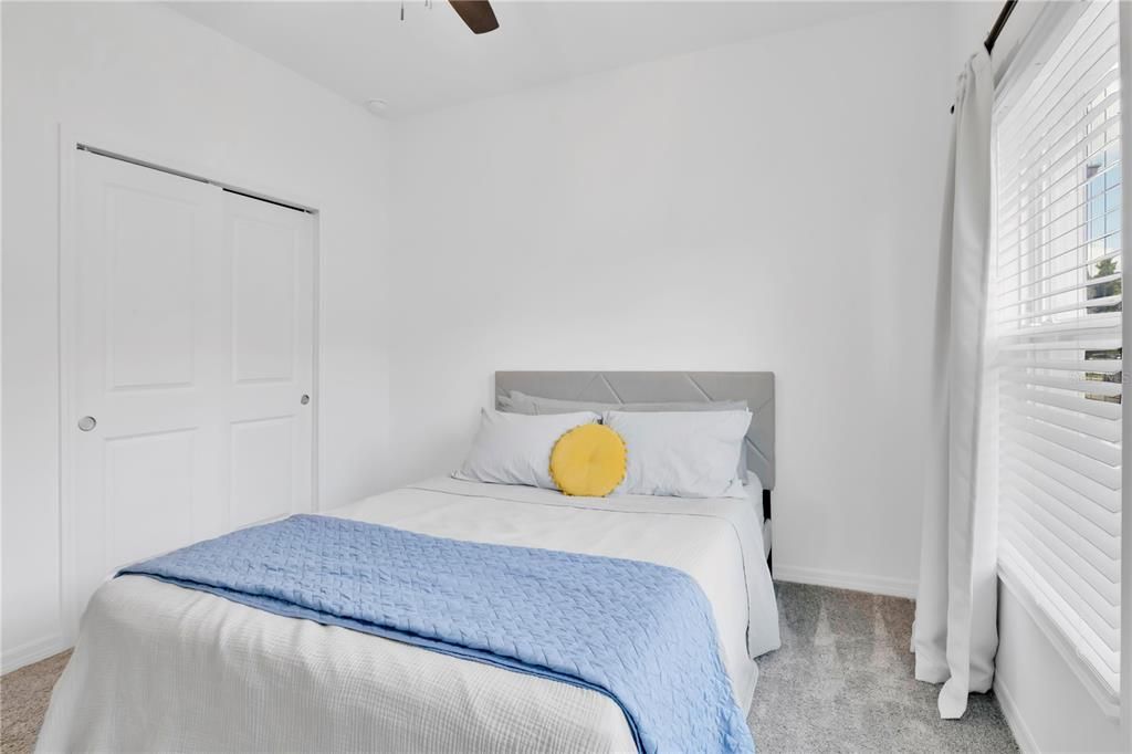 Activo con contrato: $370,000 (4 camas, 2 baños, 1843 Pies cuadrados)