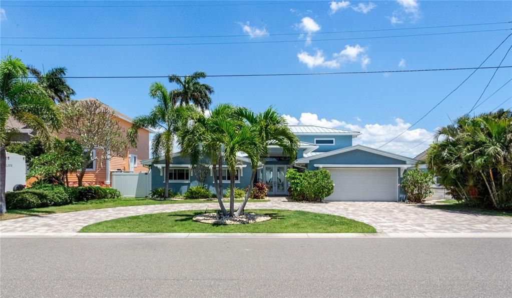 For Sale: $2,595,000 (4 beds, 3 baths, 3481 Square Feet)