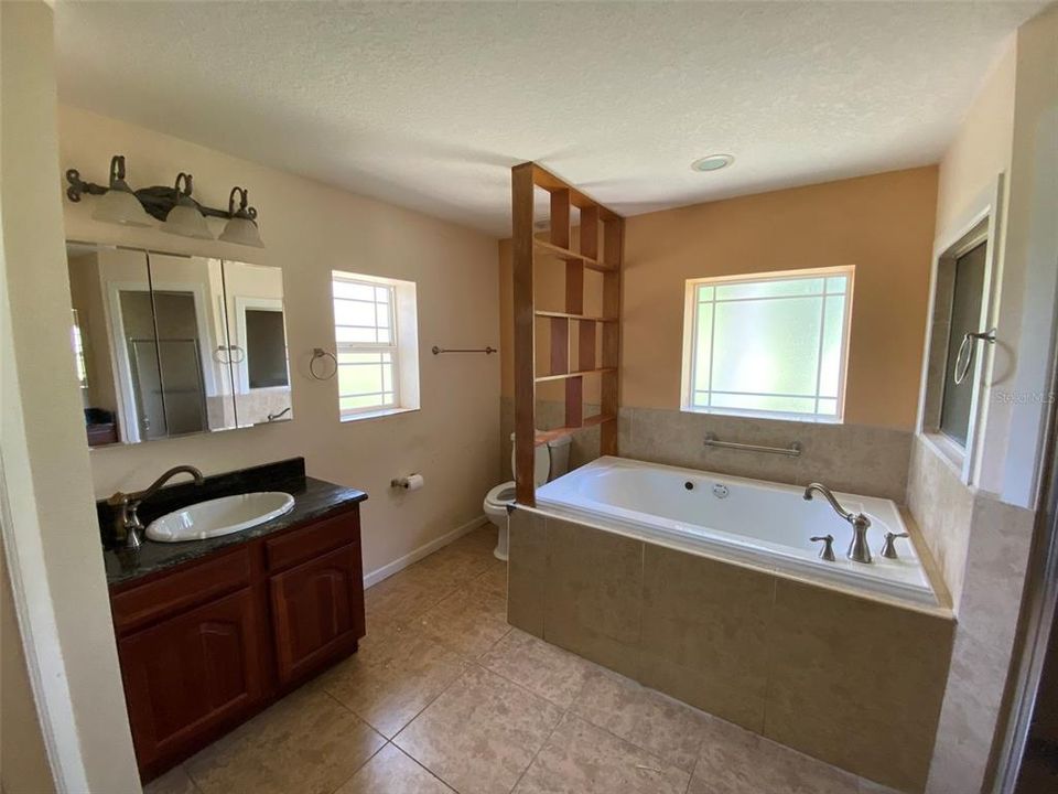 For Sale: $575,000 (3 beds, 2 baths, 1925 Square Feet)