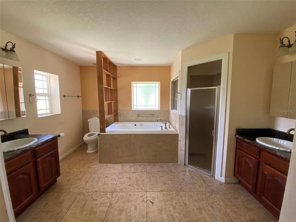 For Sale: $575,000 (3 beds, 2 baths, 1925 Square Feet)