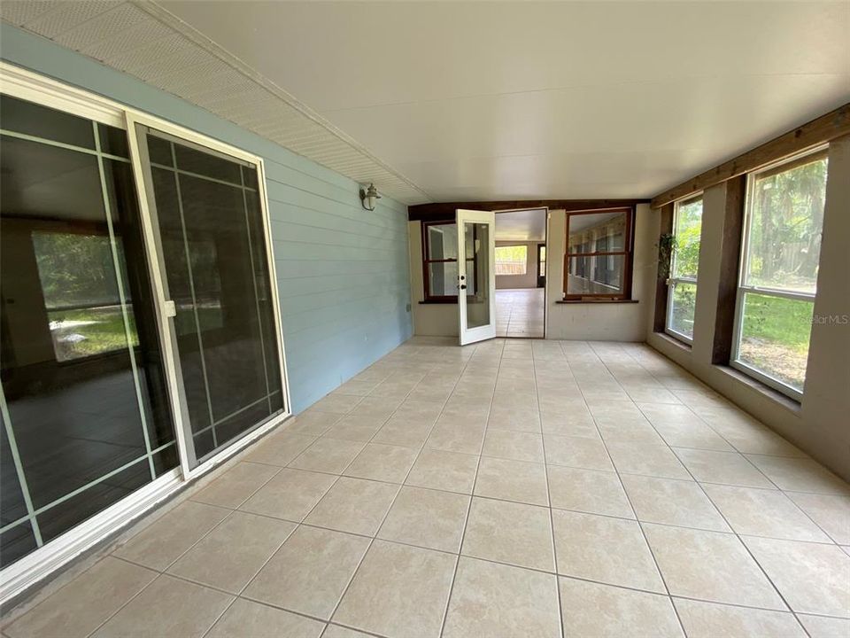For Sale: $575,000 (3 beds, 2 baths, 1925 Square Feet)