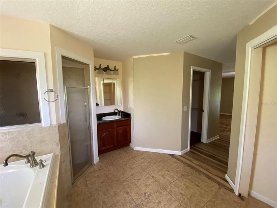 For Sale: $575,000 (3 beds, 2 baths, 1925 Square Feet)