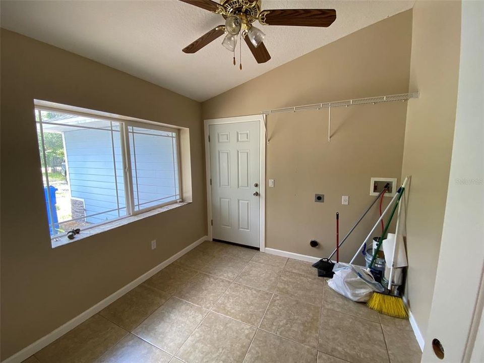 For Sale: $575,000 (3 beds, 2 baths, 1925 Square Feet)