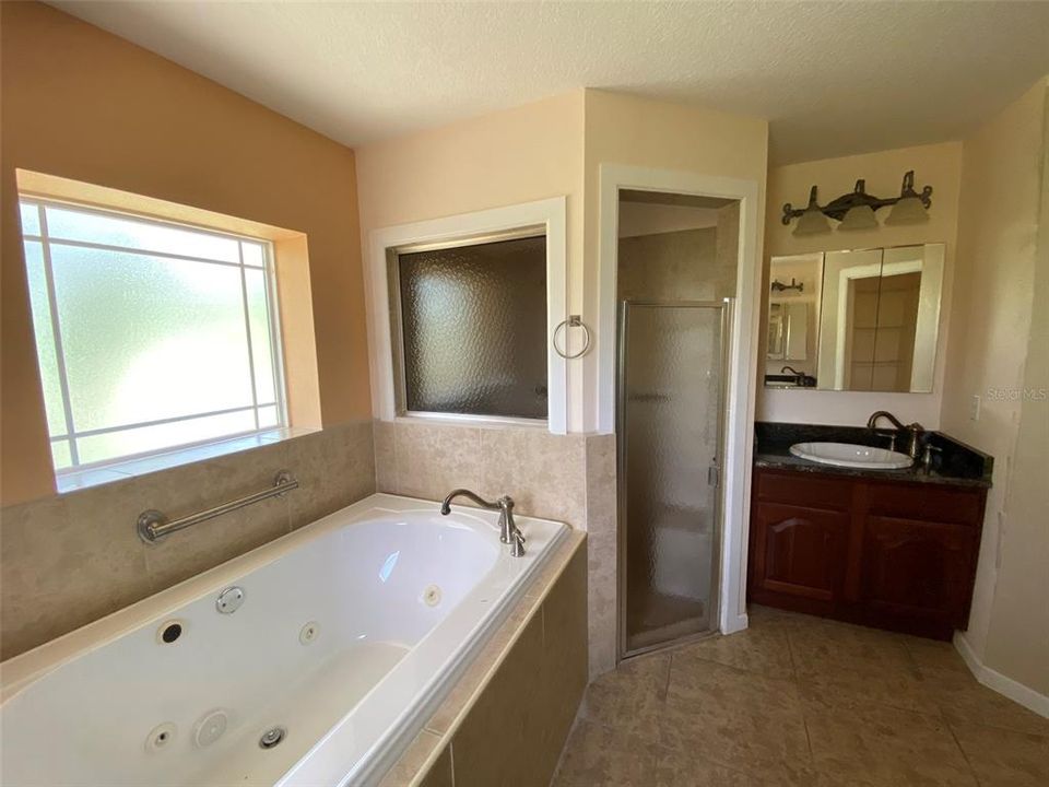 For Sale: $575,000 (3 beds, 2 baths, 1925 Square Feet)