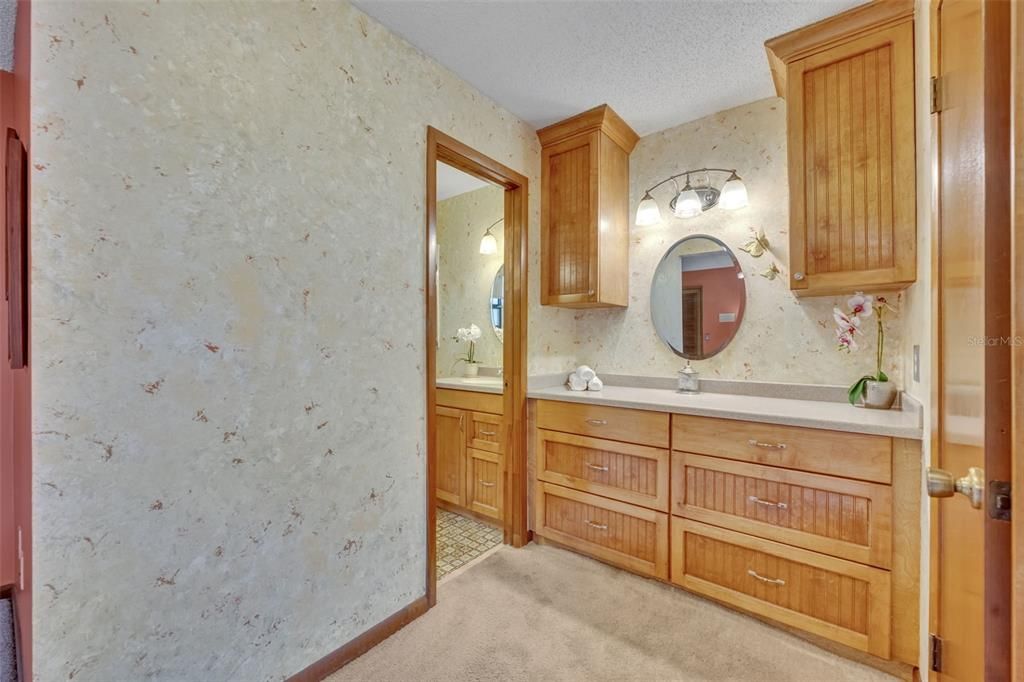 Под контрактом: $475,000 (4 спален, 2 ванн, 1992 Квадратных фут)