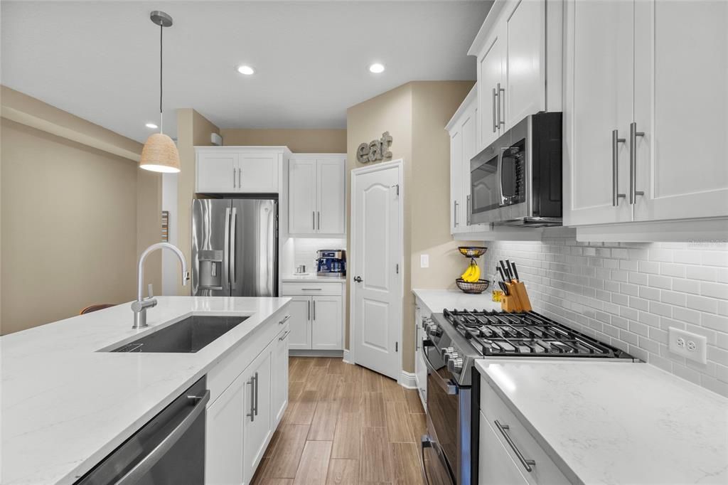For Rent: $2,900 (3 beds, 2 baths, 1764 Square Feet)
