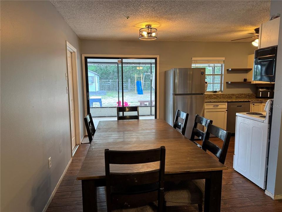 For Sale: $274,500 (3 beds, 1 baths, 1053 Square Feet)
