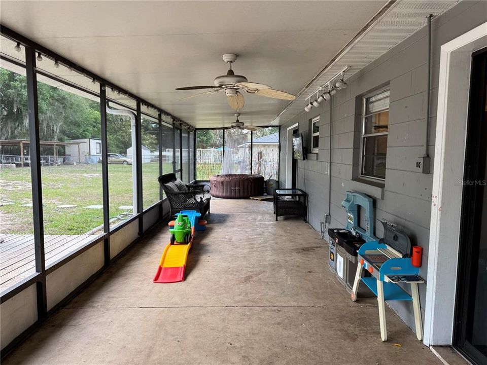 For Sale: $274,500 (3 beds, 1 baths, 1053 Square Feet)