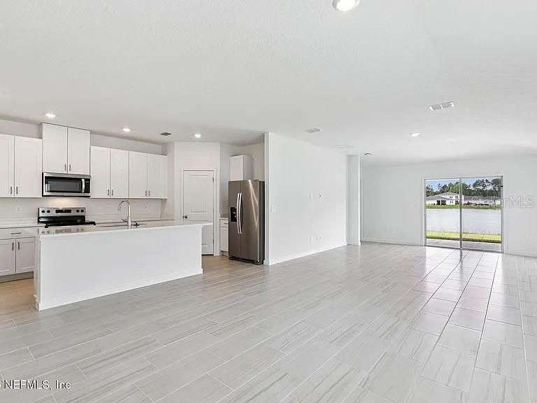 For Sale: $364,900 (4 beds, 3 baths, 1842 Square Feet)