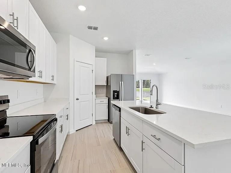 For Sale: $364,900 (4 beds, 3 baths, 1842 Square Feet)