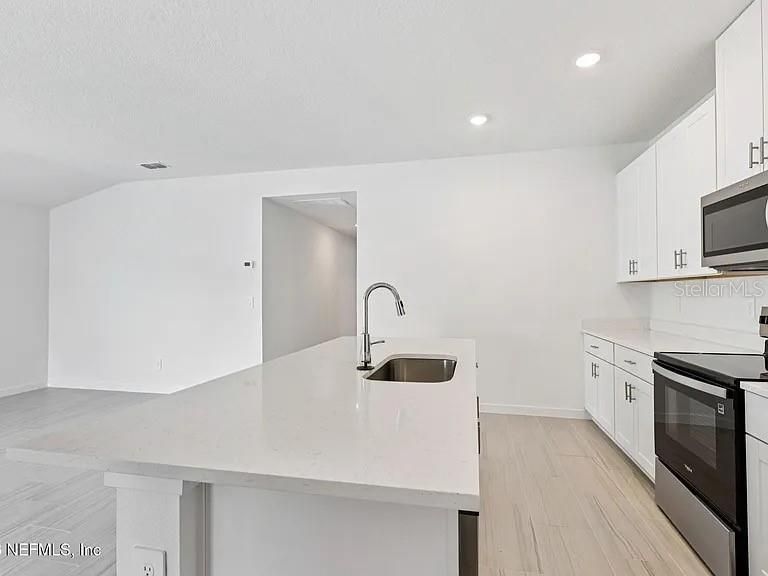 For Sale: $364,900 (4 beds, 3 baths, 1842 Square Feet)