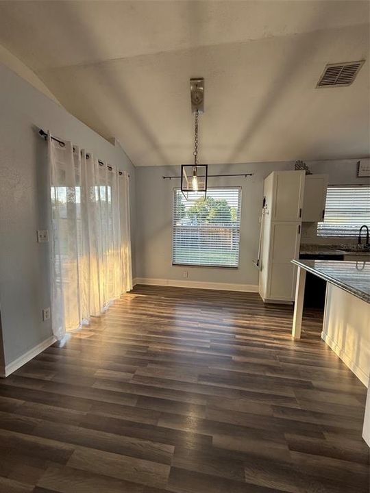 For Rent: $2,500 (3 beds, 2 baths, 1729 Square Feet)