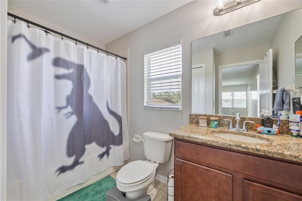 For Sale: $360,000 (5 beds, 4 baths, 2562 Square Feet)