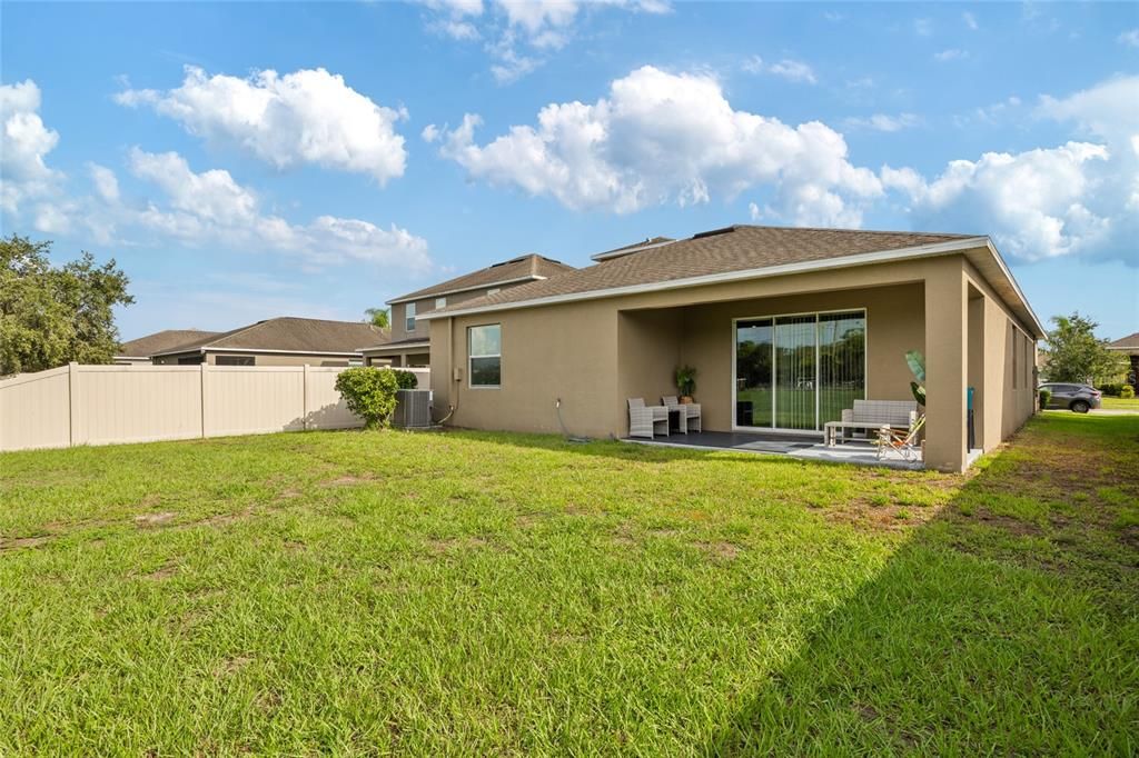 For Sale: $360,000 (5 beds, 4 baths, 2562 Square Feet)