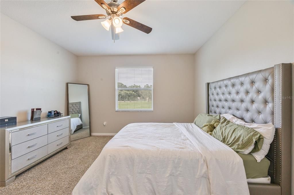 For Sale: $360,000 (5 beds, 4 baths, 2562 Square Feet)