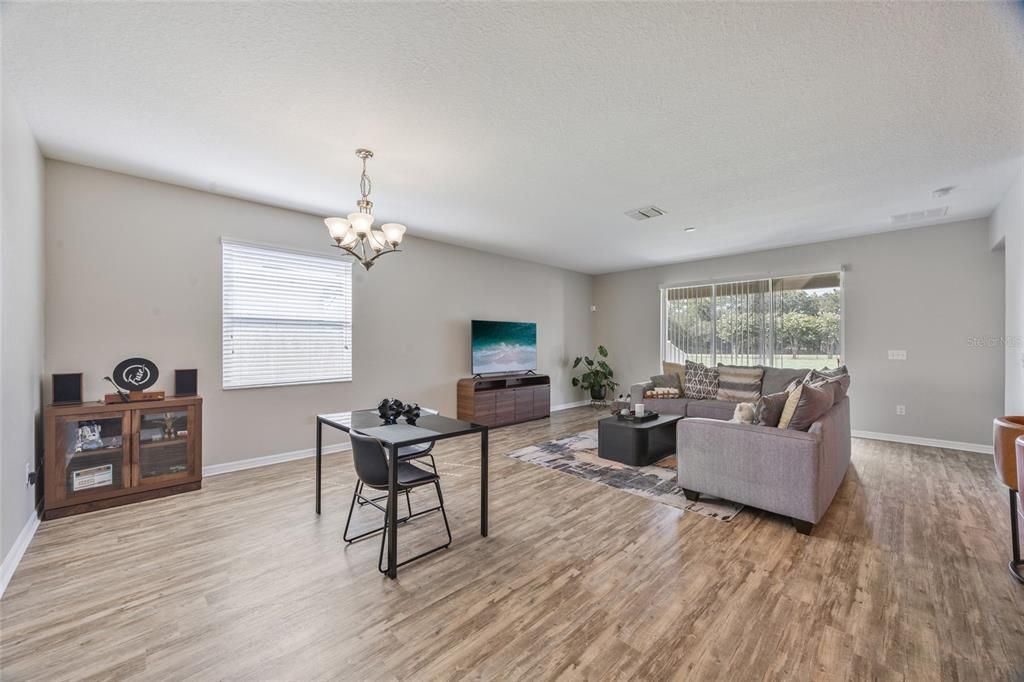 For Sale: $360,000 (5 beds, 4 baths, 2562 Square Feet)