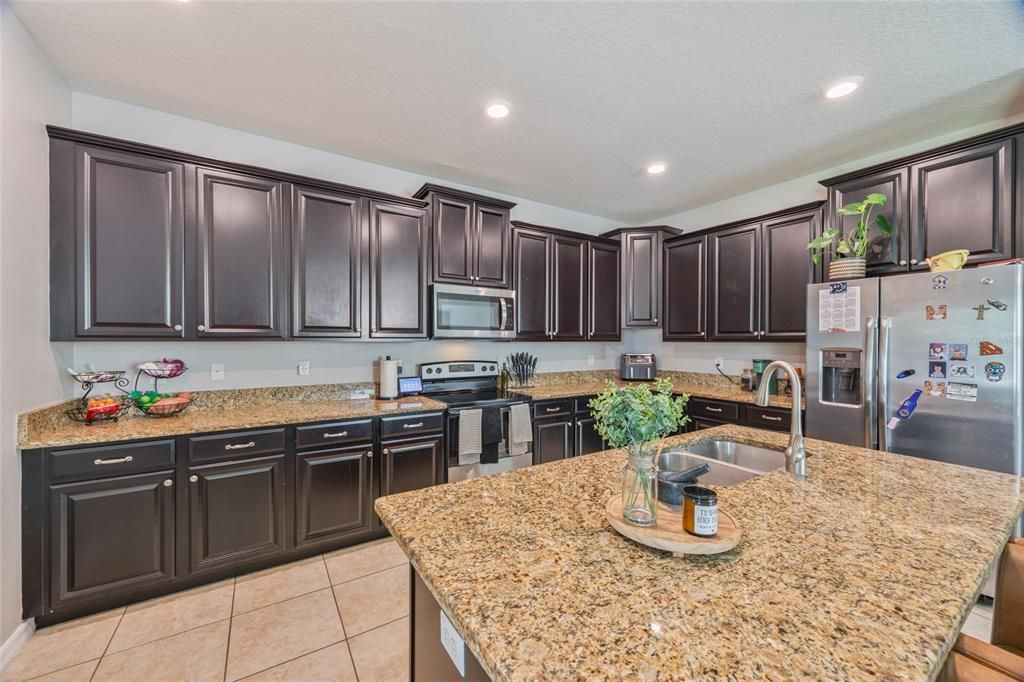 For Sale: $360,000 (5 beds, 4 baths, 2562 Square Feet)