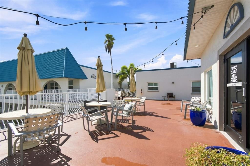 For Sale: $369,500 (1 beds, 1 baths, 701 Square Feet)