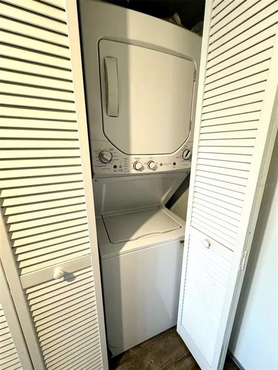For Sale: $399,000 (1 beds, 1 baths, 701 Square Feet)