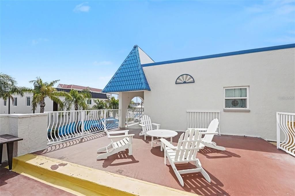 For Sale: $399,000 (1 beds, 1 baths, 701 Square Feet)