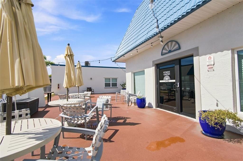 For Sale: $369,500 (1 beds, 1 baths, 701 Square Feet)