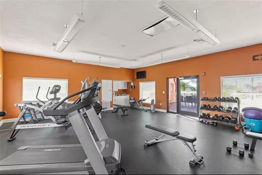 For Sale: $399,000 (1 beds, 1 baths, 701 Square Feet)