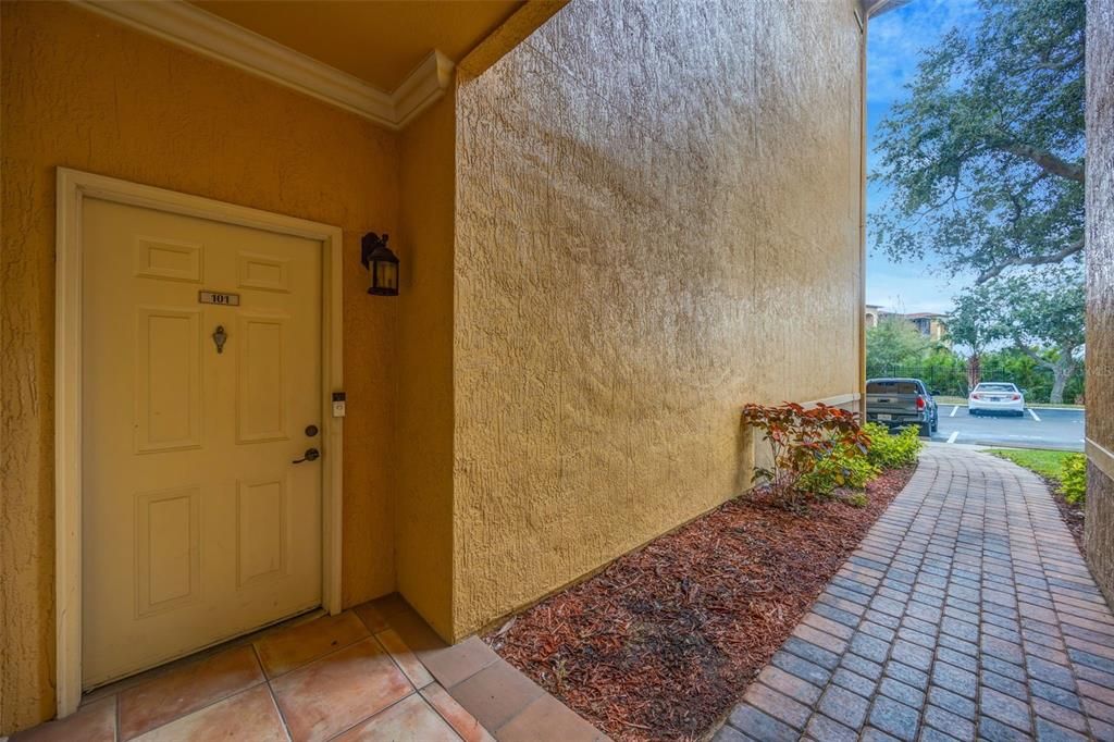 Active With Contract: $1,850 (2 beds, 2 baths, 1153 Square Feet)