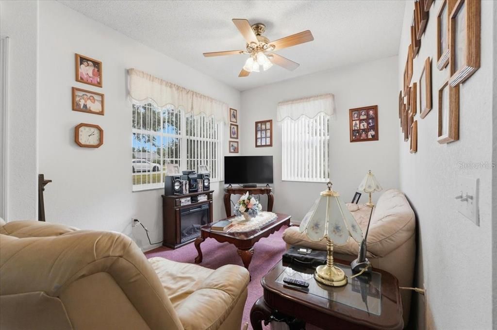 Active With Contract: $350,000 (3 beds, 2 baths, 1955 Square Feet)