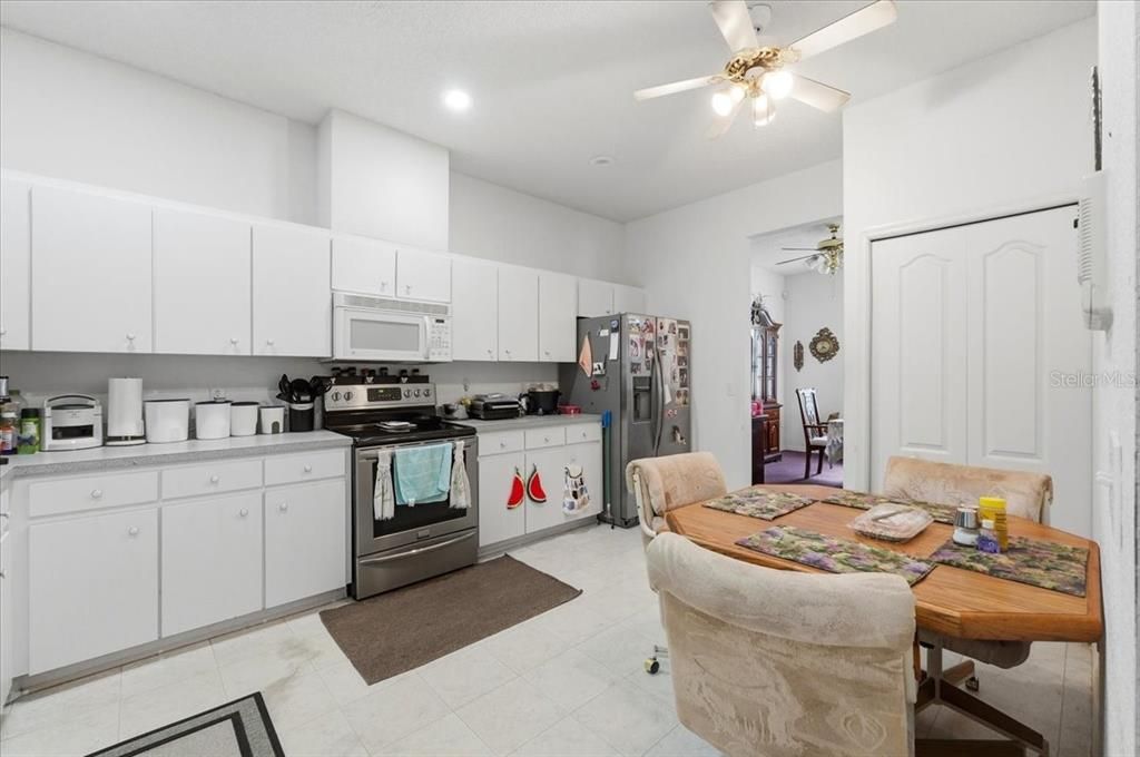 Active With Contract: $350,000 (3 beds, 2 baths, 1955 Square Feet)