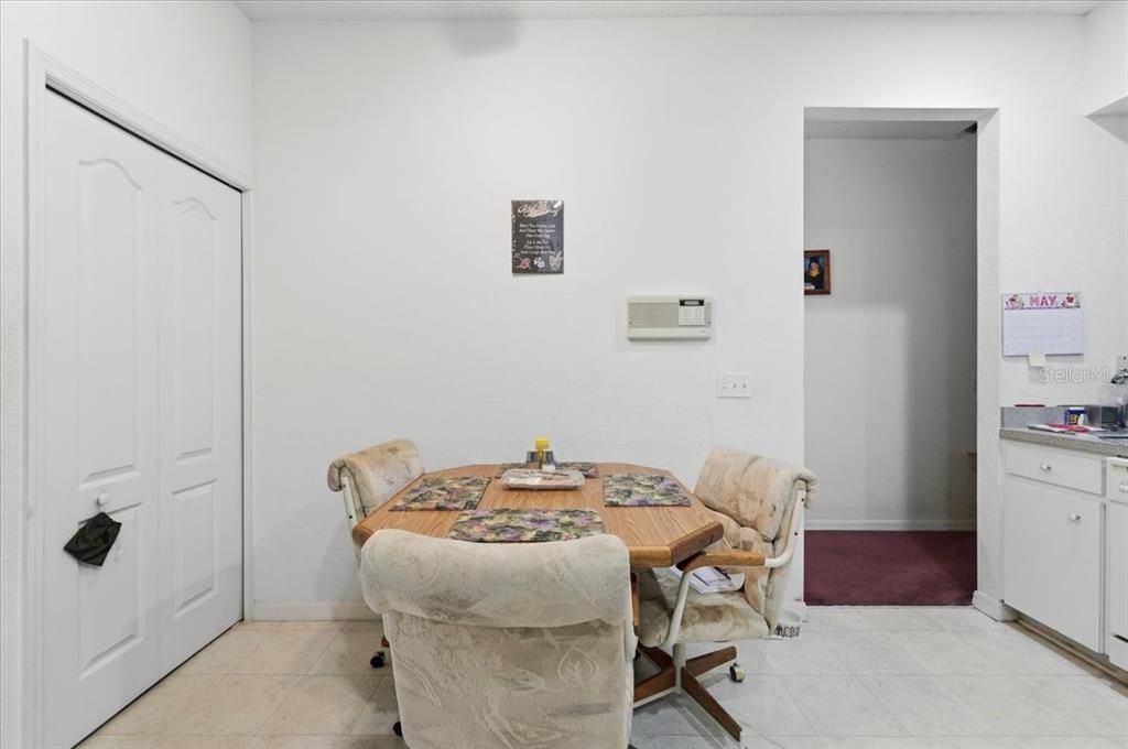 Active With Contract: $350,000 (3 beds, 2 baths, 1955 Square Feet)