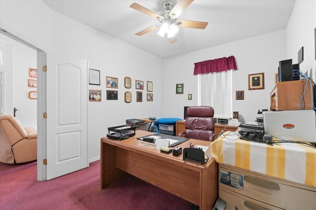 Active With Contract: $350,000 (3 beds, 2 baths, 1955 Square Feet)
