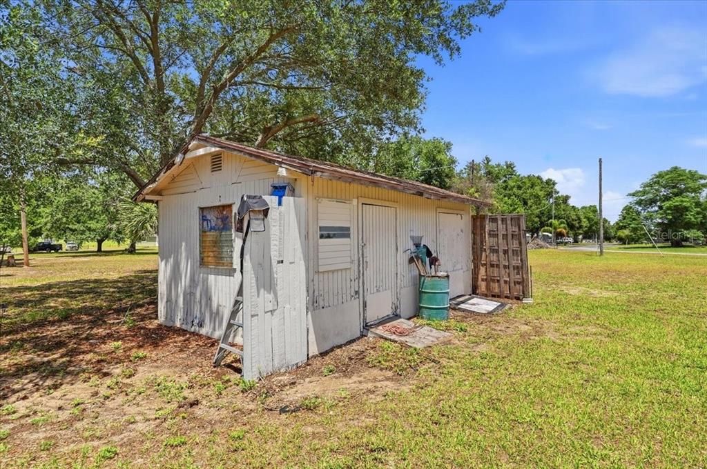 Active With Contract: $350,000 (3 beds, 2 baths, 1955 Square Feet)