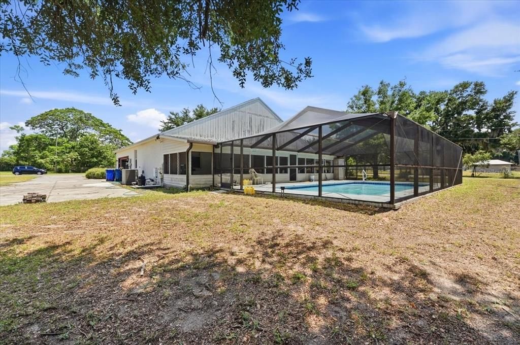 Active With Contract: $350,000 (3 beds, 2 baths, 1955 Square Feet)
