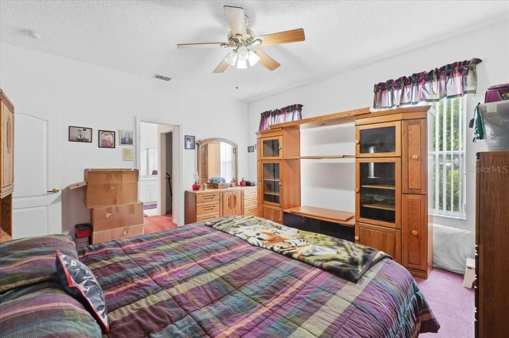 Active With Contract: $350,000 (3 beds, 2 baths, 1955 Square Feet)