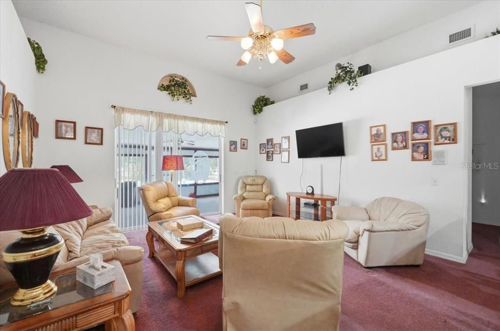 Active With Contract: $350,000 (3 beds, 2 baths, 1955 Square Feet)