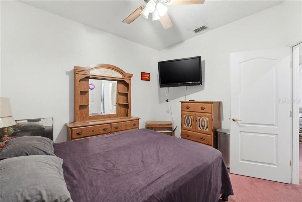Active With Contract: $350,000 (3 beds, 2 baths, 1955 Square Feet)