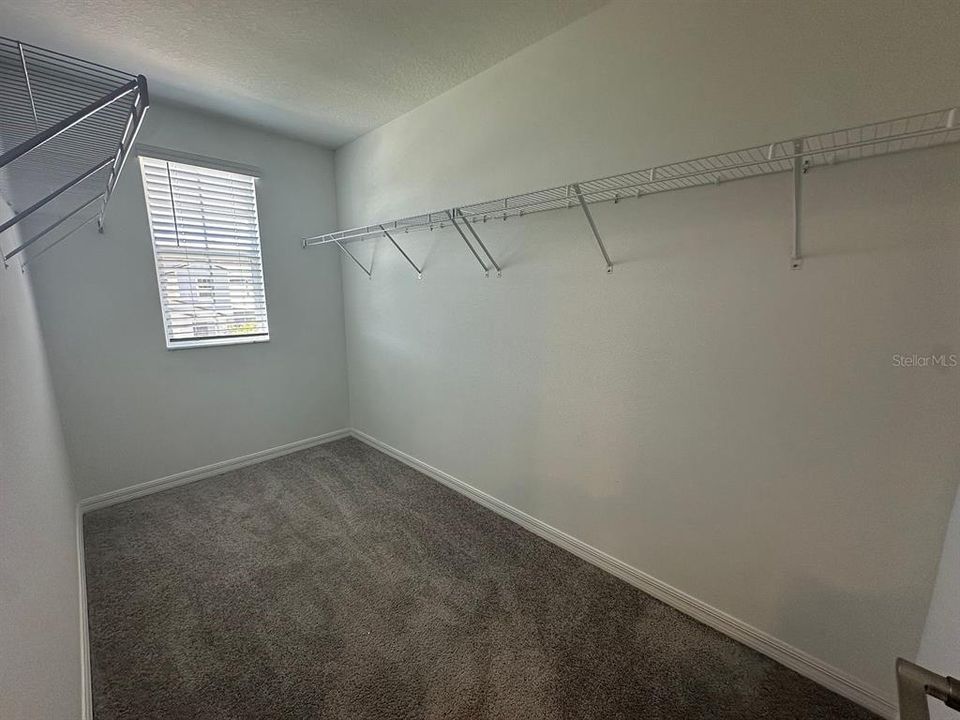 For Rent: $3,100 (6 beds, 3 baths, 2614 Square Feet)