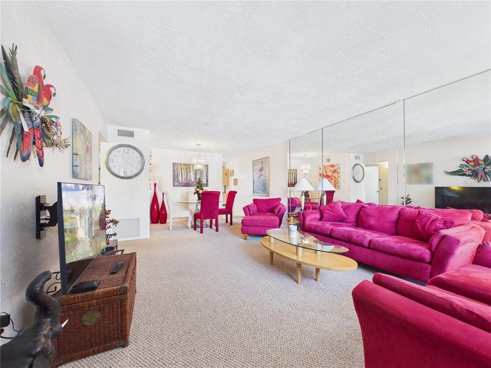 For Sale: $124,900 (2 beds, 1 baths, 1100 Square Feet)