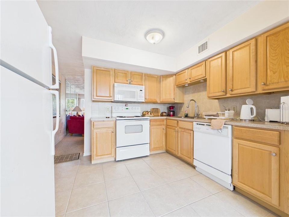 For Sale: $124,900 (2 beds, 1 baths, 1100 Square Feet)