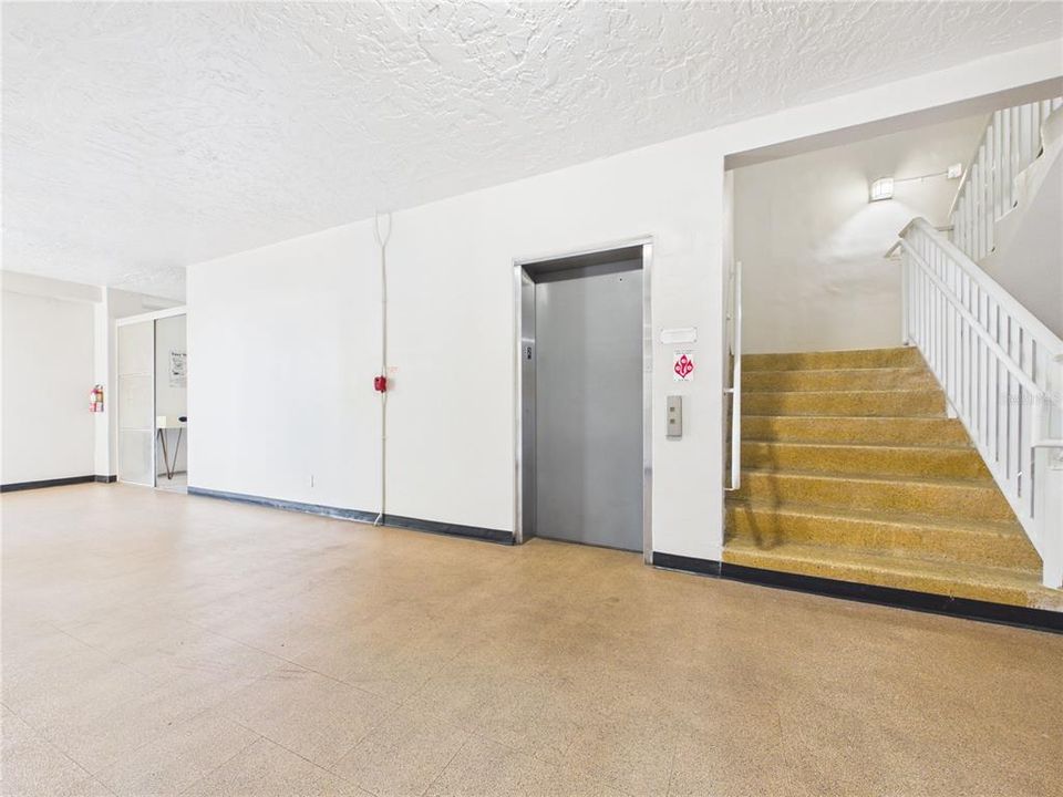 For Sale: $124,900 (2 beds, 1 baths, 1100 Square Feet)