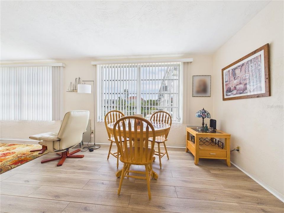 For Sale: $124,900 (2 beds, 1 baths, 1100 Square Feet)