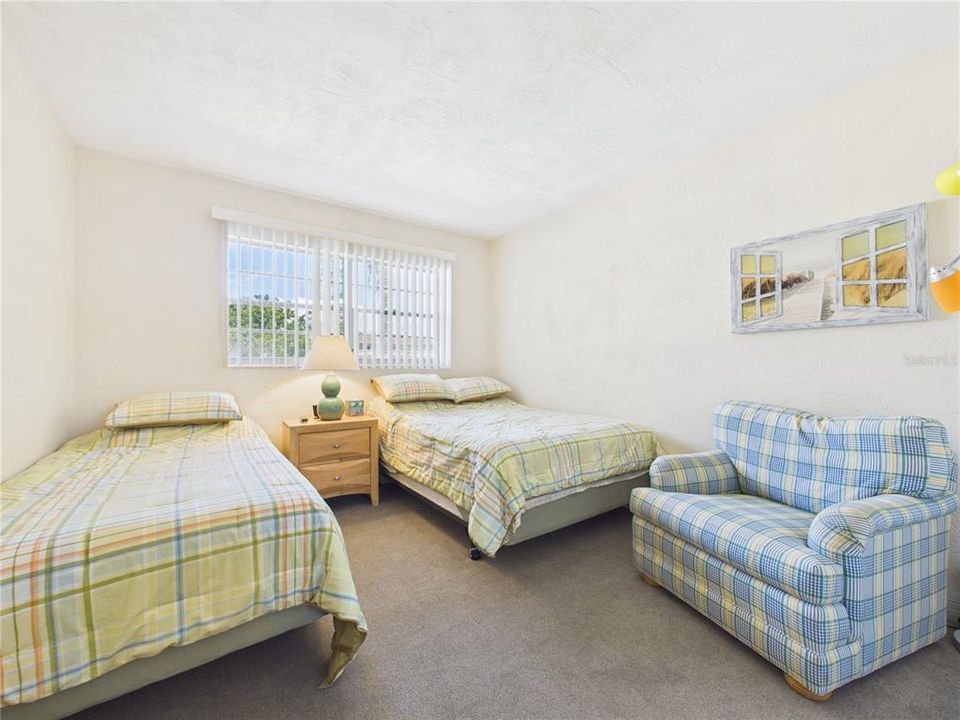 For Sale: $124,900 (2 beds, 1 baths, 1100 Square Feet)