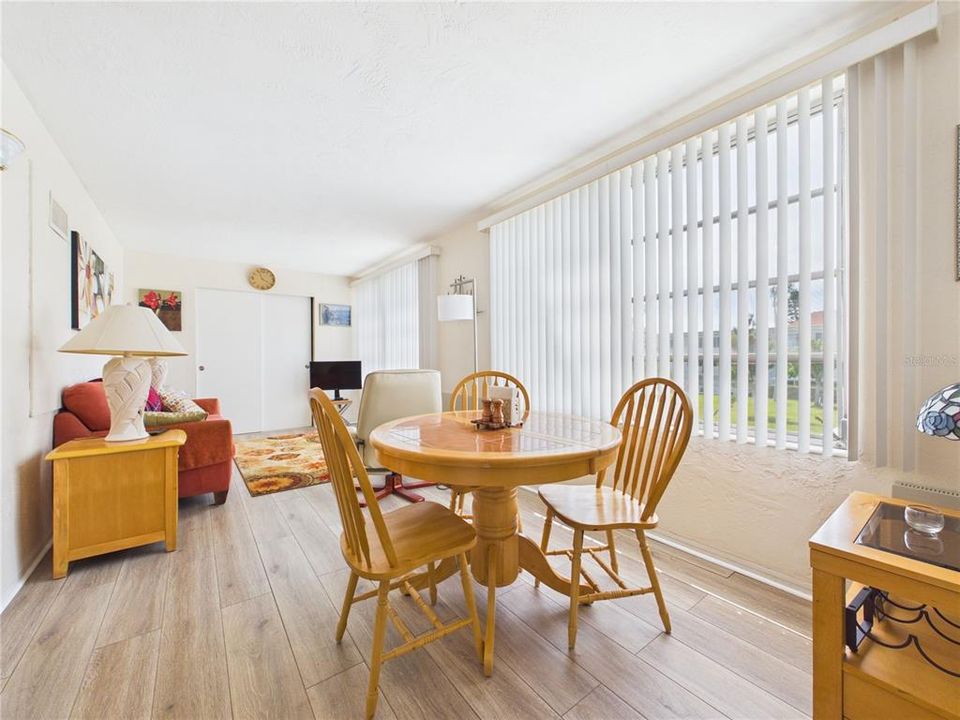 For Sale: $124,900 (2 beds, 1 baths, 1100 Square Feet)