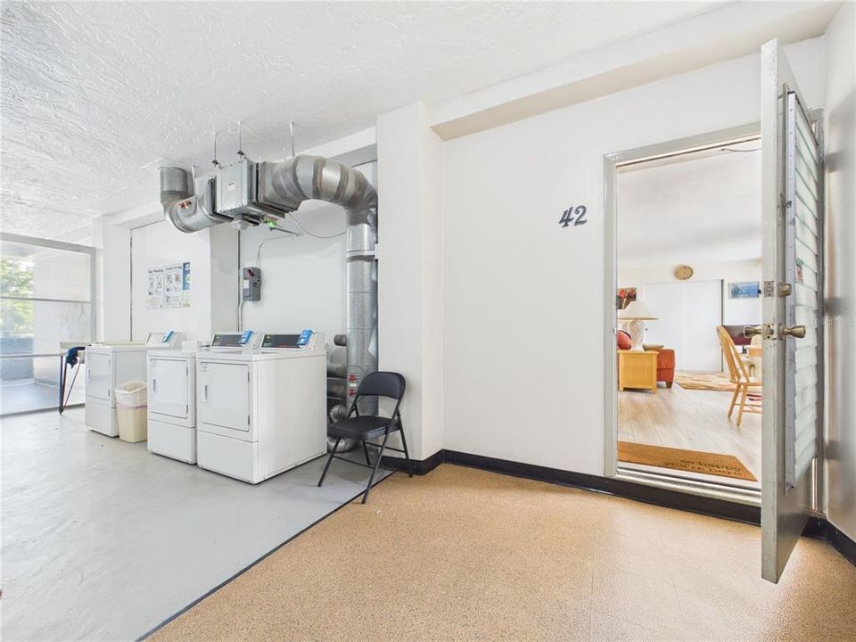 For Sale: $124,900 (2 beds, 1 baths, 1100 Square Feet)